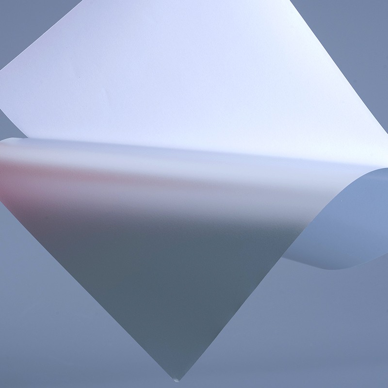 50 mic mat sølv PET-etiketmaterialer Film med vandbaseret akrylklæber til UV Inkjet-udskrivning