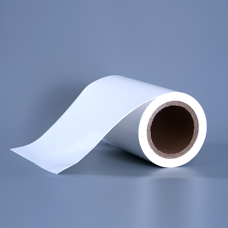 25 mikroglans PET vinylfilmetiketmaterialer med akrylklæbende jumborulle til inkjet-udskrivning