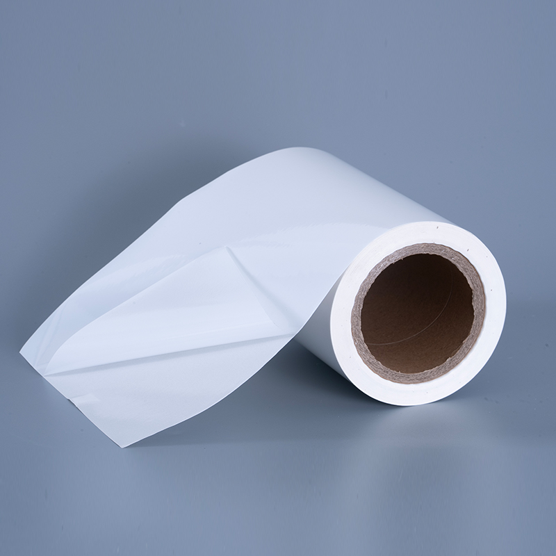 25 mikroglans PET vinylfilmetiketmaterialer med akrylklæbende jumborulle til inkjet-udskrivning