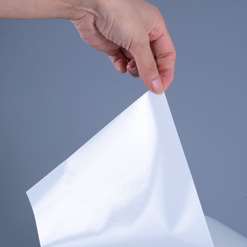 25 mikroglans PET vinylfilmetiketmaterialer med akrylklæbende jumborulle til inkjet-udskrivning