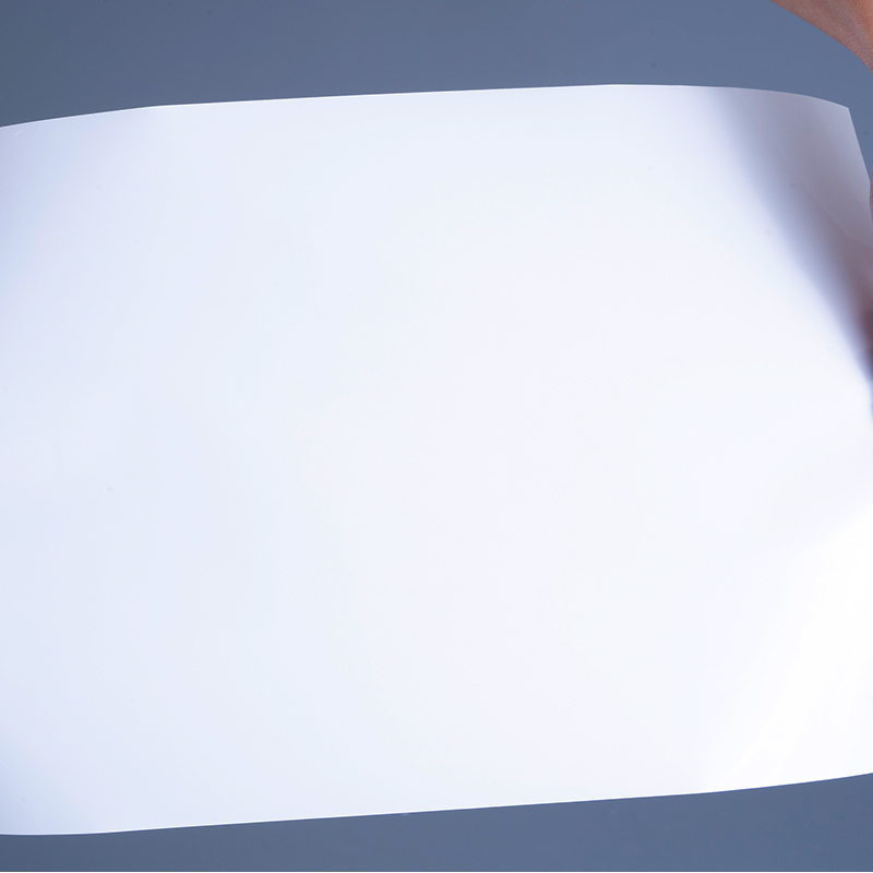 25 mikroglans PET vinylfilmetiketmaterialer med akrylklæbende jumborulle til inkjet-udskrivning